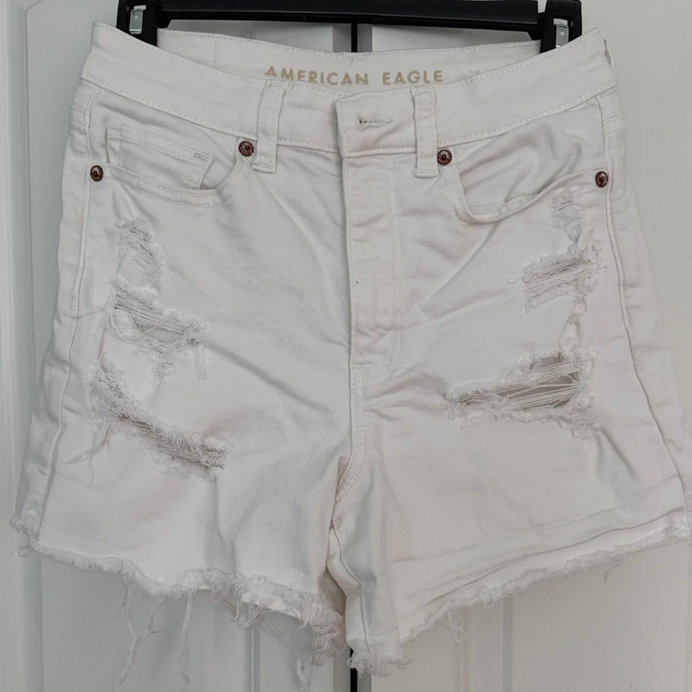 American Eagle White Distressed High Waisted Denim Shorts Size 2 Cut Off Boho